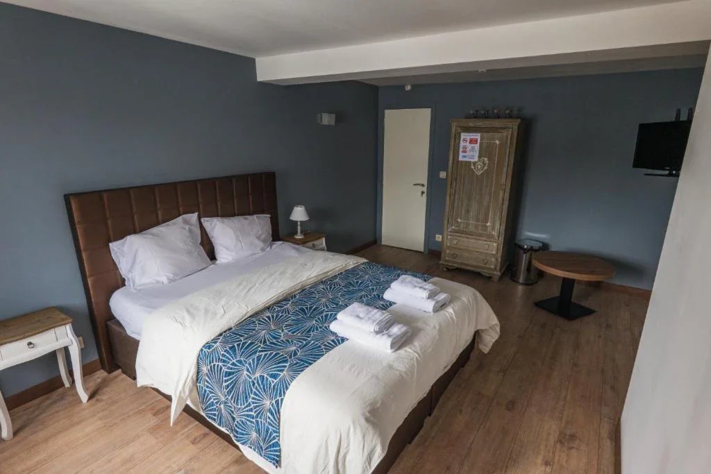 Chambre spacieuse avec lit double